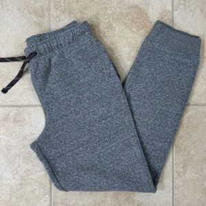 Cat & Jack Boys' Fleece Jogger Pants
Size: XL (16)
Color: Grey
